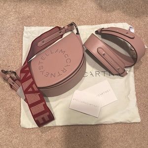 Brand New STELLA MCCARTNEY
Logo Half Moon Vegan Leather Shoulder Bag in Pink